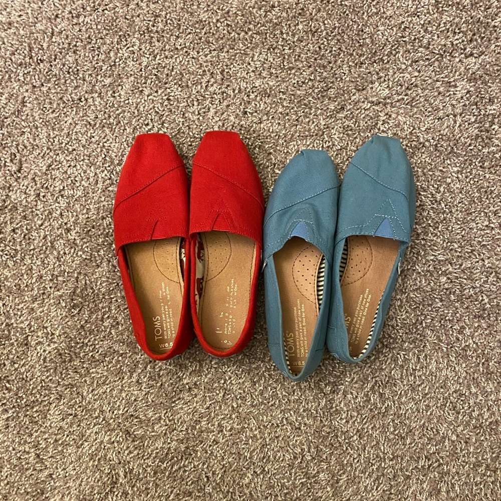 Toms shoes in PERFECT condition!